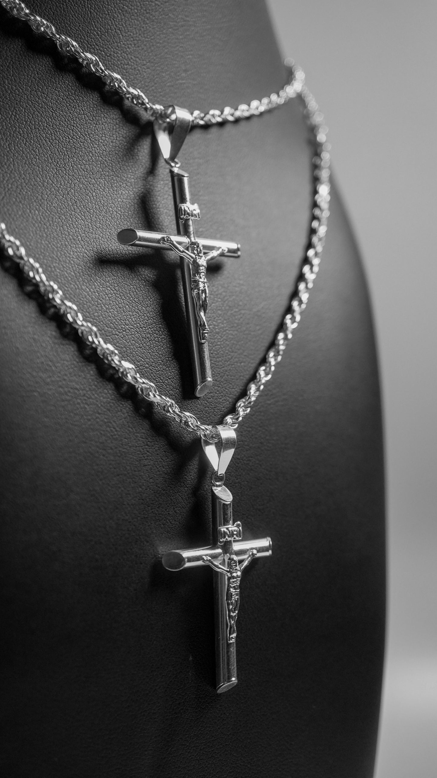 Jesus Christ Crucifix Pendant: Hollow